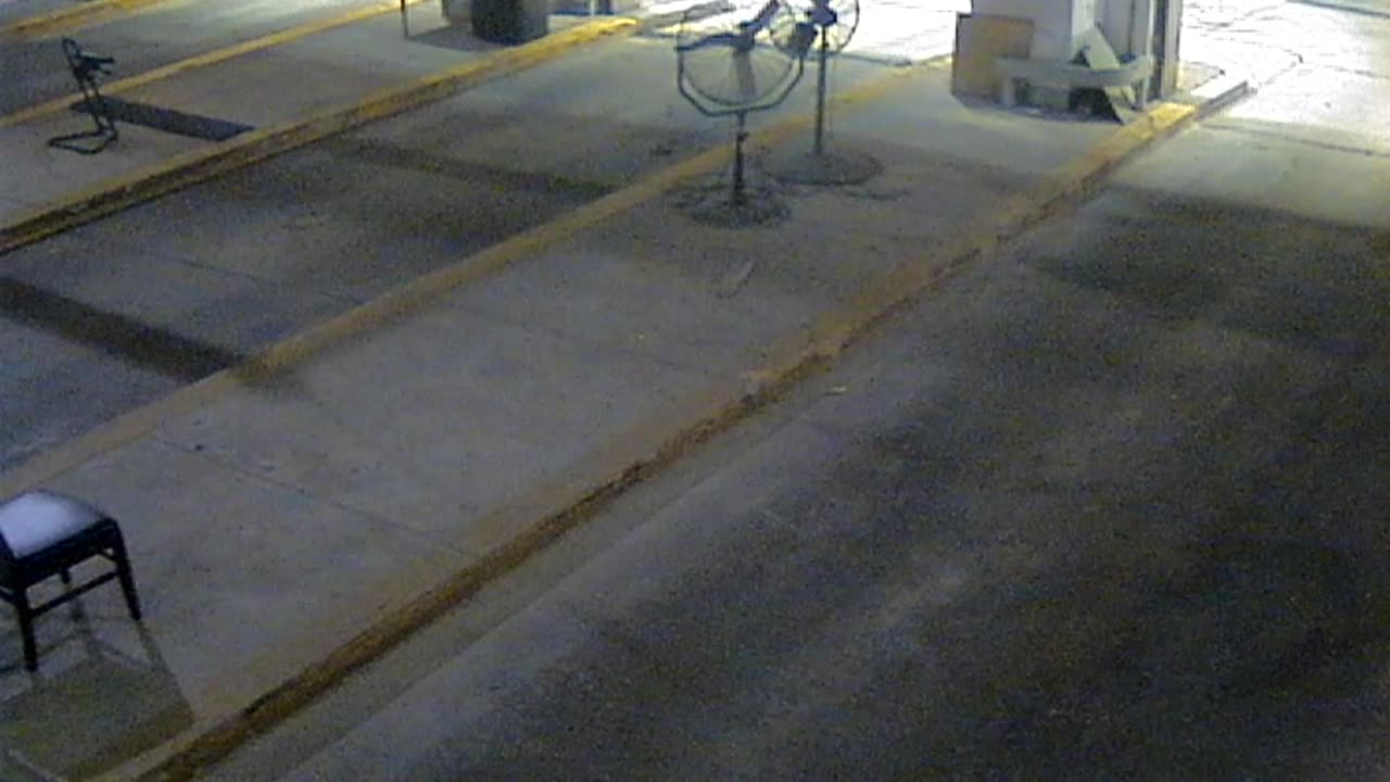 3138RHOBG3CStGarageLeftDoor_2021-01-06_02h26min13s950ms.mp4