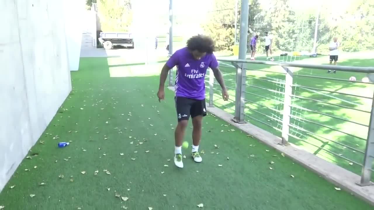 Marcelo's impressive kick-ups with a tennis ball!