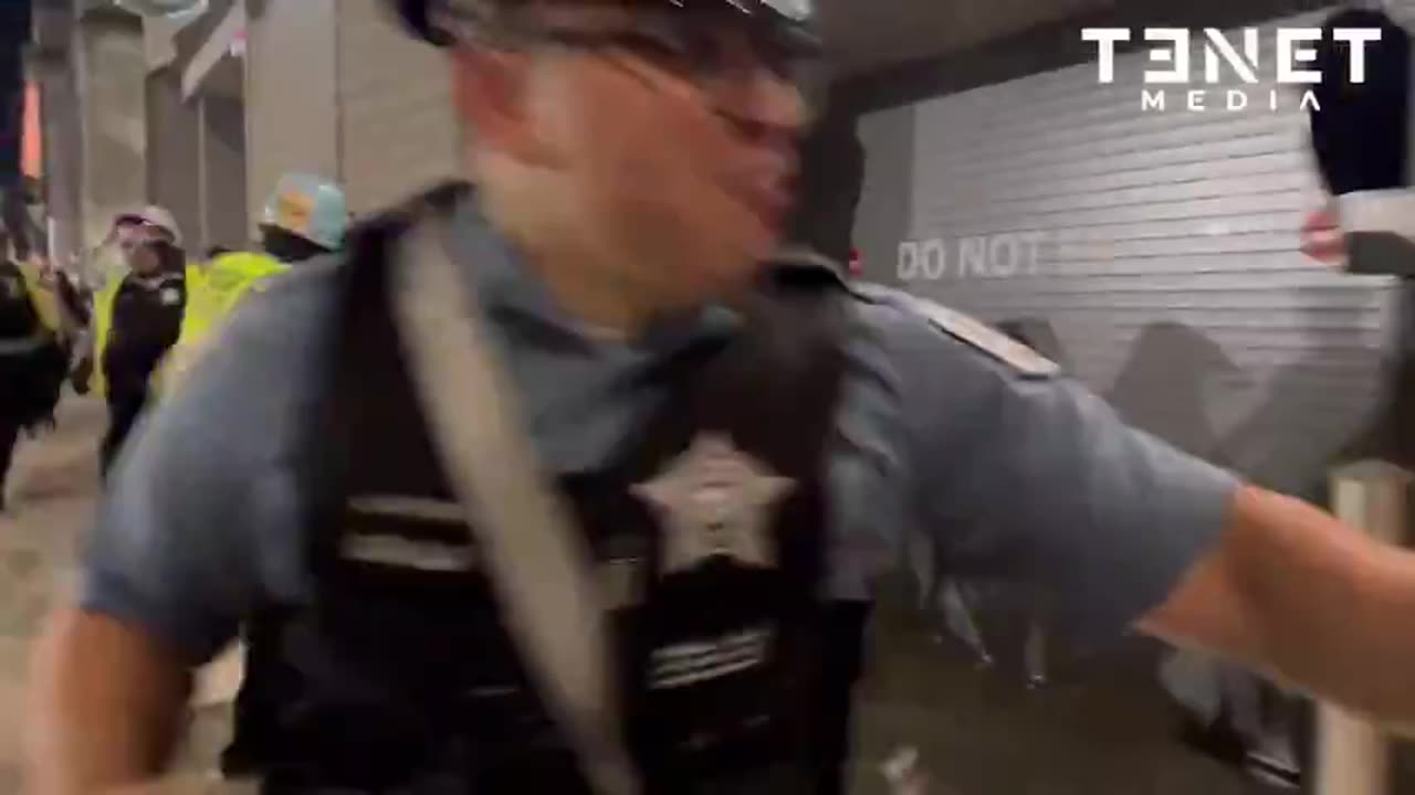 Democrats give Chicago cops the green light to chase down Antifa activists during DNC Convention.mp4