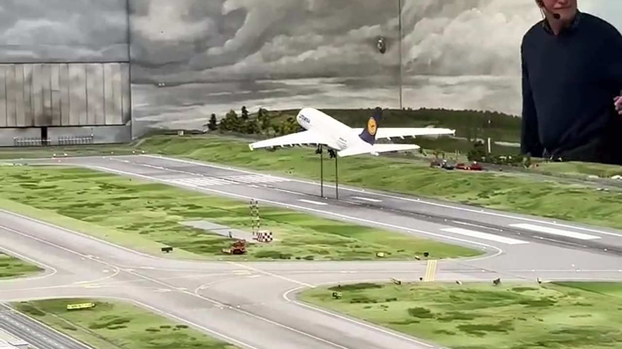 Lufthansa Airbus model failed landing #modelbuilding #planespotting #modelplane