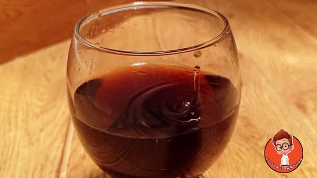 Slow motion cup coca cola withe samsung galaxy 960fps