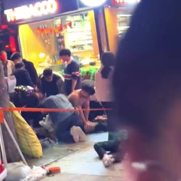 FAKE! WHO GIVES CPR TO LEGS! in the streets of Seoul