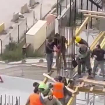 Estoy llorando con los obreros del Camp Nou.