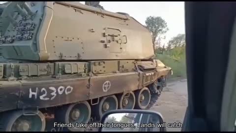 Our fighters roll through the streets of Izyum and fix at least two self-propelled guns 2С19 "Msta-