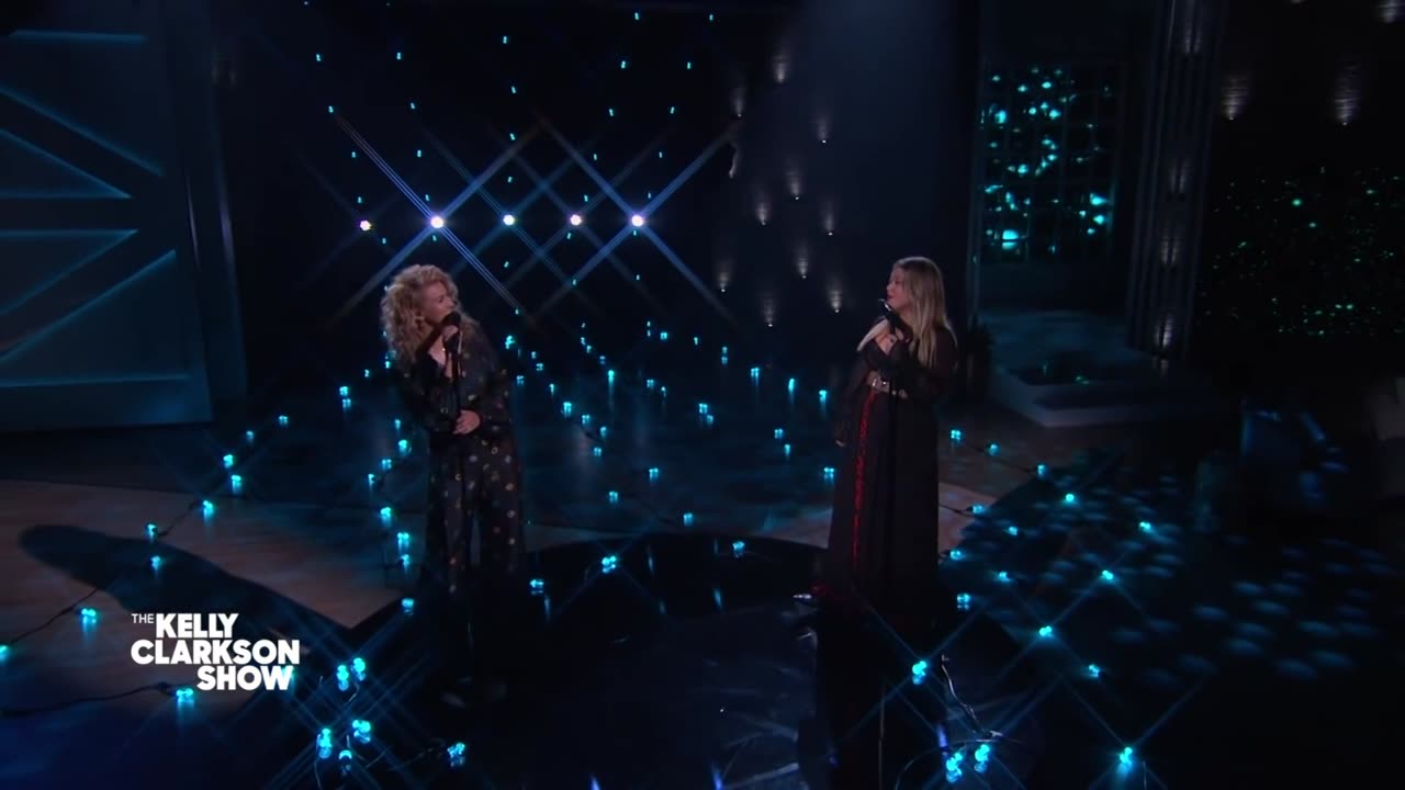 Tori Kelly & Kelly Clarkson - Silent Night