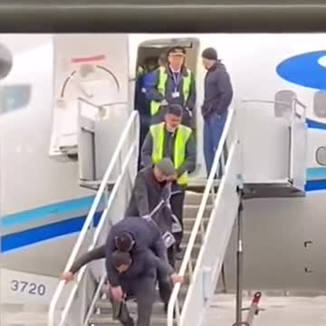 Guy help his drunk buddy