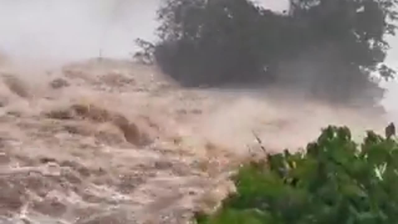 Cachoeiras do Iguaçu em Foz do Iguaçu atingem vazão recorde