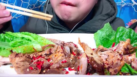 Eat millet chili hand torn duck leg meat and listen to the chewing sound of eating duck meat!