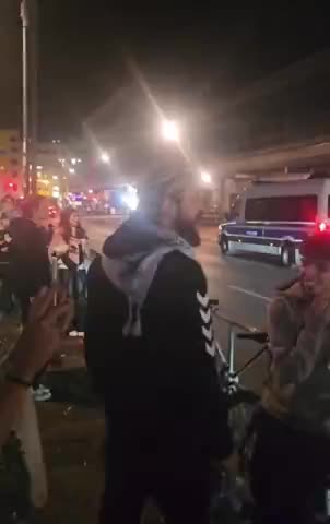 Islamists in Berlin threaten German police You are powerless This street is mine we are in charge.