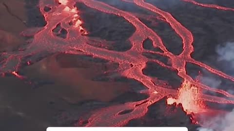 Mauna Loa continues to erupt, spewing fountains of lava