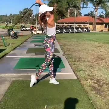 Queen@ golf shot