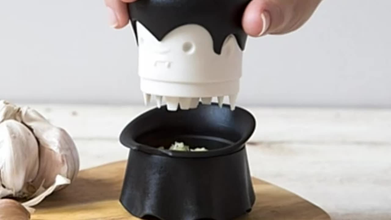 Gracula Garlic Crusher by OTOTO: Your Bite-Sized Kitchen Hero!