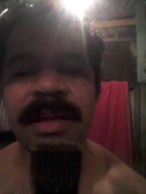 fazendo a barba com barbeador pt6