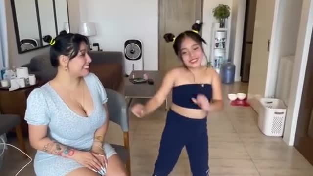 Tiktok dance mommy and daugther
