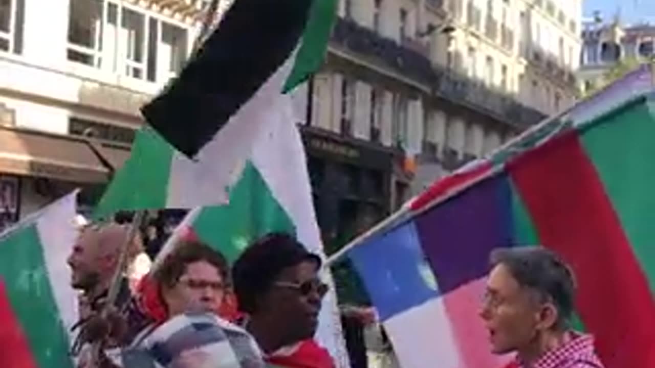 Migrants in France and Frenchemen support Palestine