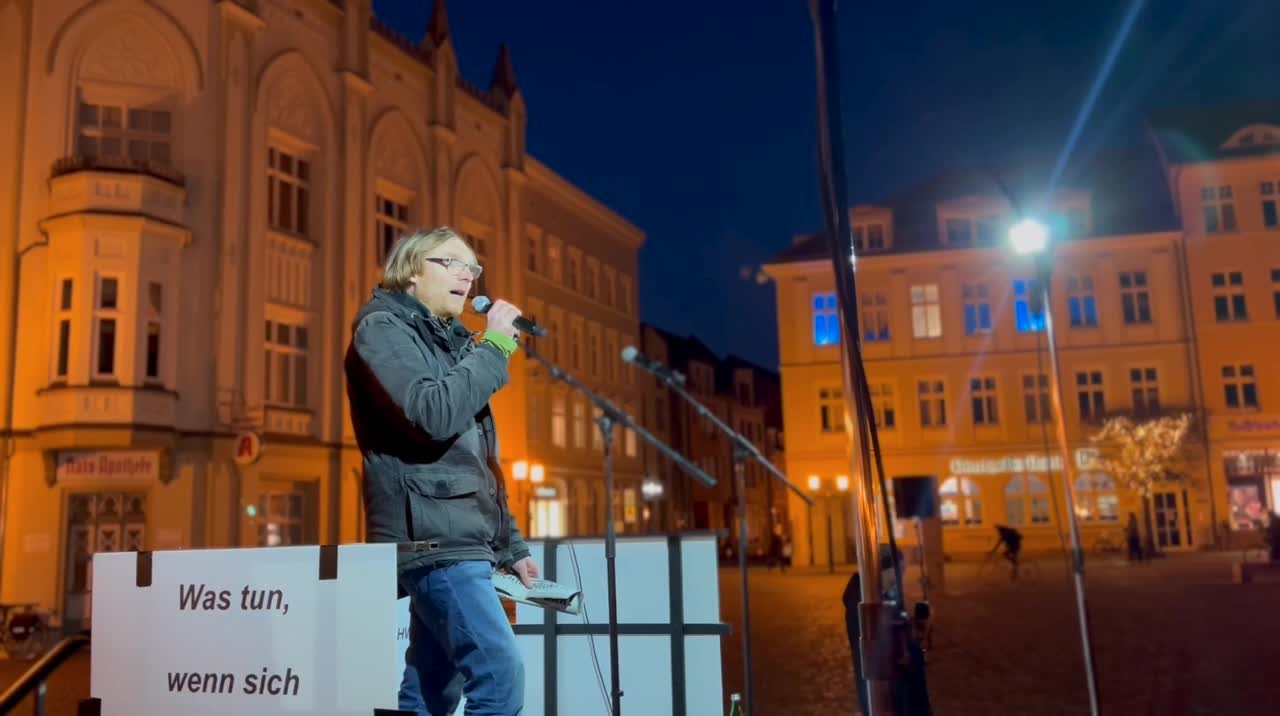 Greifswald: Andreas Eröffnet die Kundgebung 21-03-2022