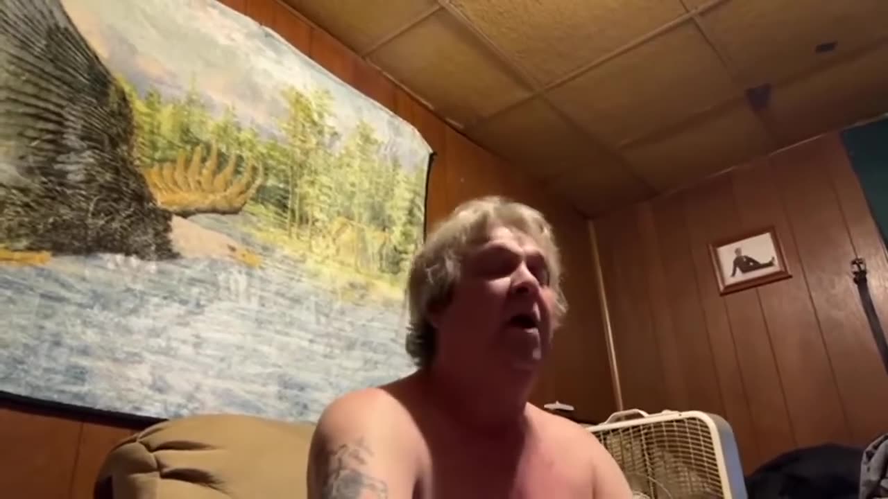 Creep gets pepper sprayed after wanting 13 year old girl!