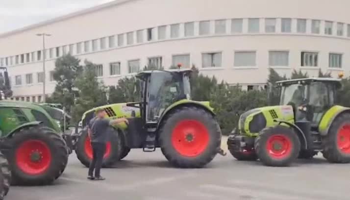 Angry Serbian Farmers Organize Protests – Threaten to Radicalize their Actions Over Soaring Fuel Prices and Skyrocketing Essentials