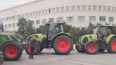 Angry Serbian Farmers Organize Protests – Threaten to Radicalize their Actions Over Soaring Fuel Prices and Skyrocketing Essentials