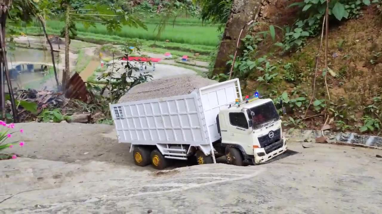 Miniatur Truck accident Hino 500