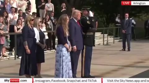 President Trump lays the second wreath