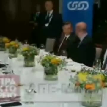 και με την πετσετα φαγητου.