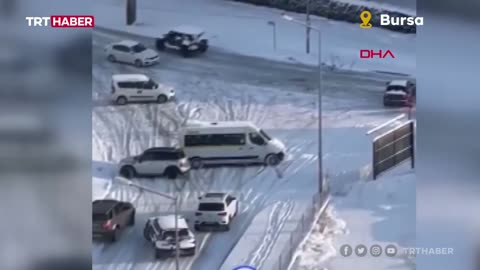 Accidents came one after another on roads that turned into ice rinks
