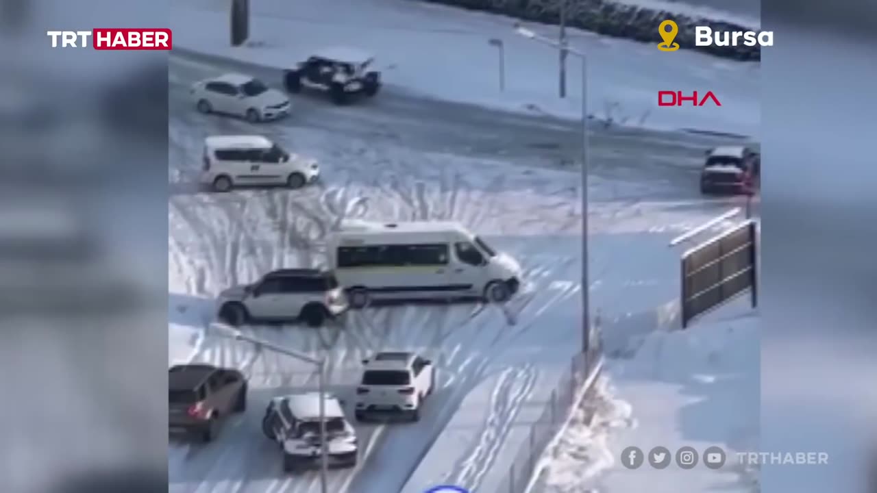 Accidents came one after another on roads that turned into ice rinks