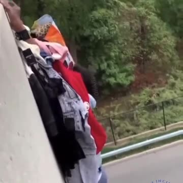 The thief tries to escape after stealing clothes..