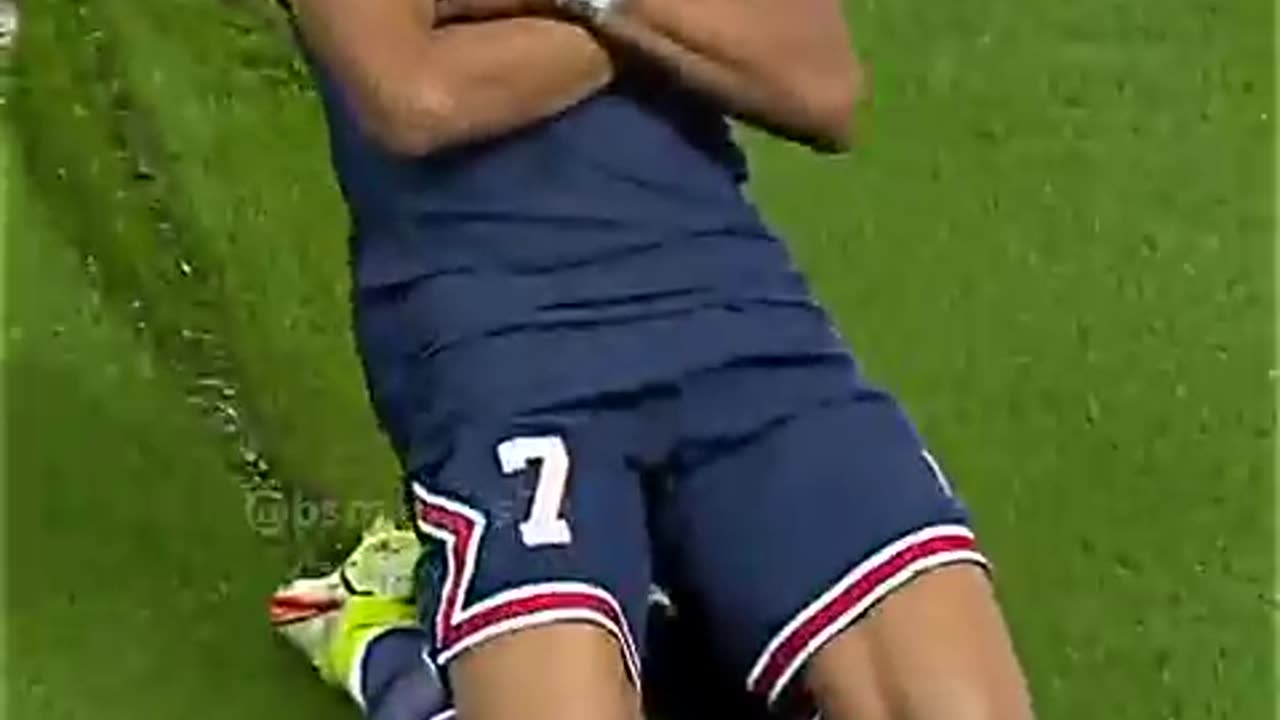 He can't stop sliding || Football