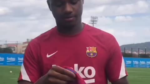 Barcelona players refuse to touch 'number 10' shirt