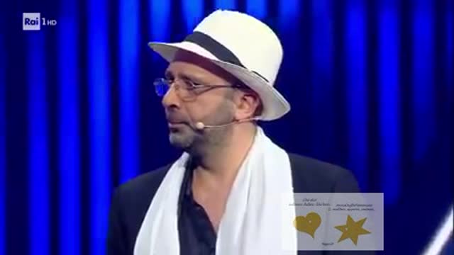 🤣🤣🤣Checco Zalone è Oronzo Carrisi a SanRemo2022, in: "Pandemia ora che vai via!"