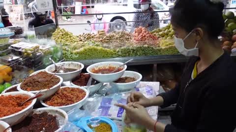 Unbelievable!! 2 Tons Are Sold Per Day!! Mju Wat Phnom The Most Famous 24h Fruit Store In Phnom Penh