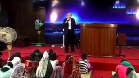 Pastor Tham Ye San preaching in tamil