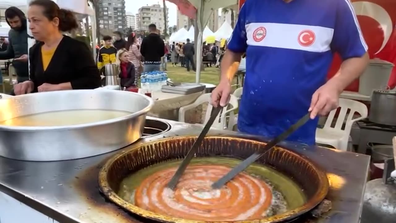 the giant ring dessert being made at the festival.