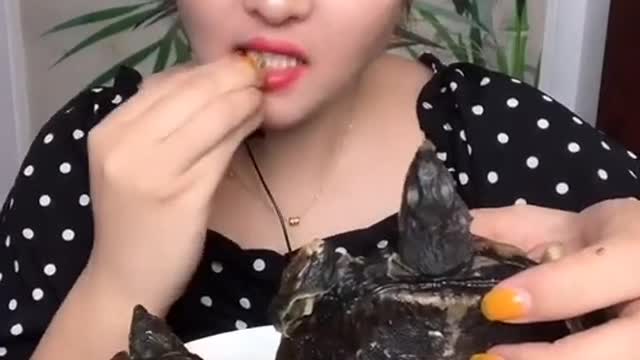 Let's see beautiful girls eating Asian food this time, very strange food #4116