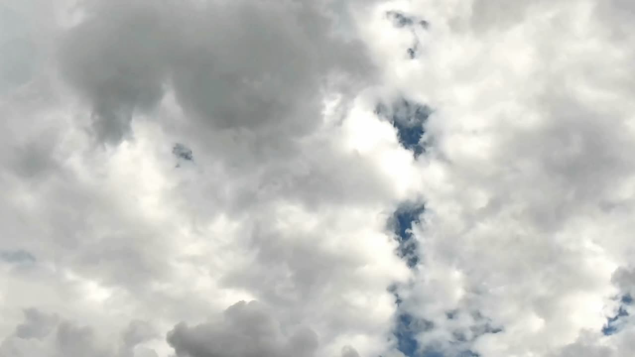 10 minutes of clouds