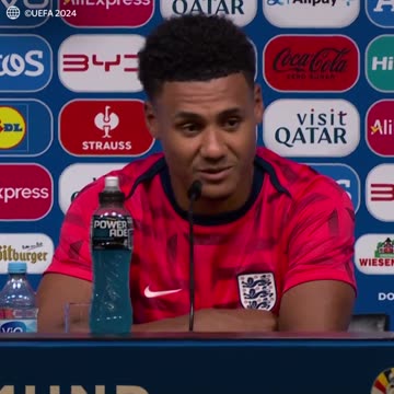 Ollie Watkins on his half-time words of wisdom with Cole Palmer 🤩