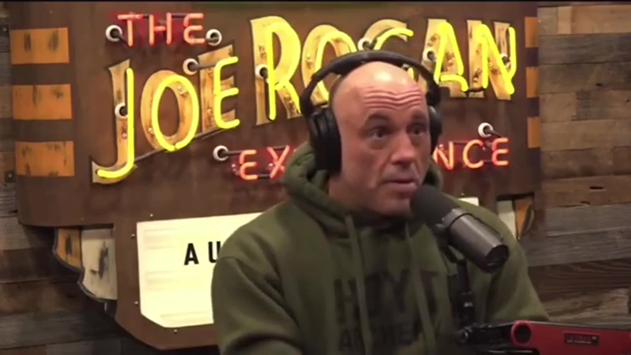 Joe Rogan and Aaron Rodgers talk about UFOs