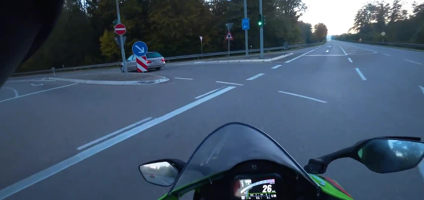 Kawasaki ZX - 10 r high-speed Germany is not the speed limit