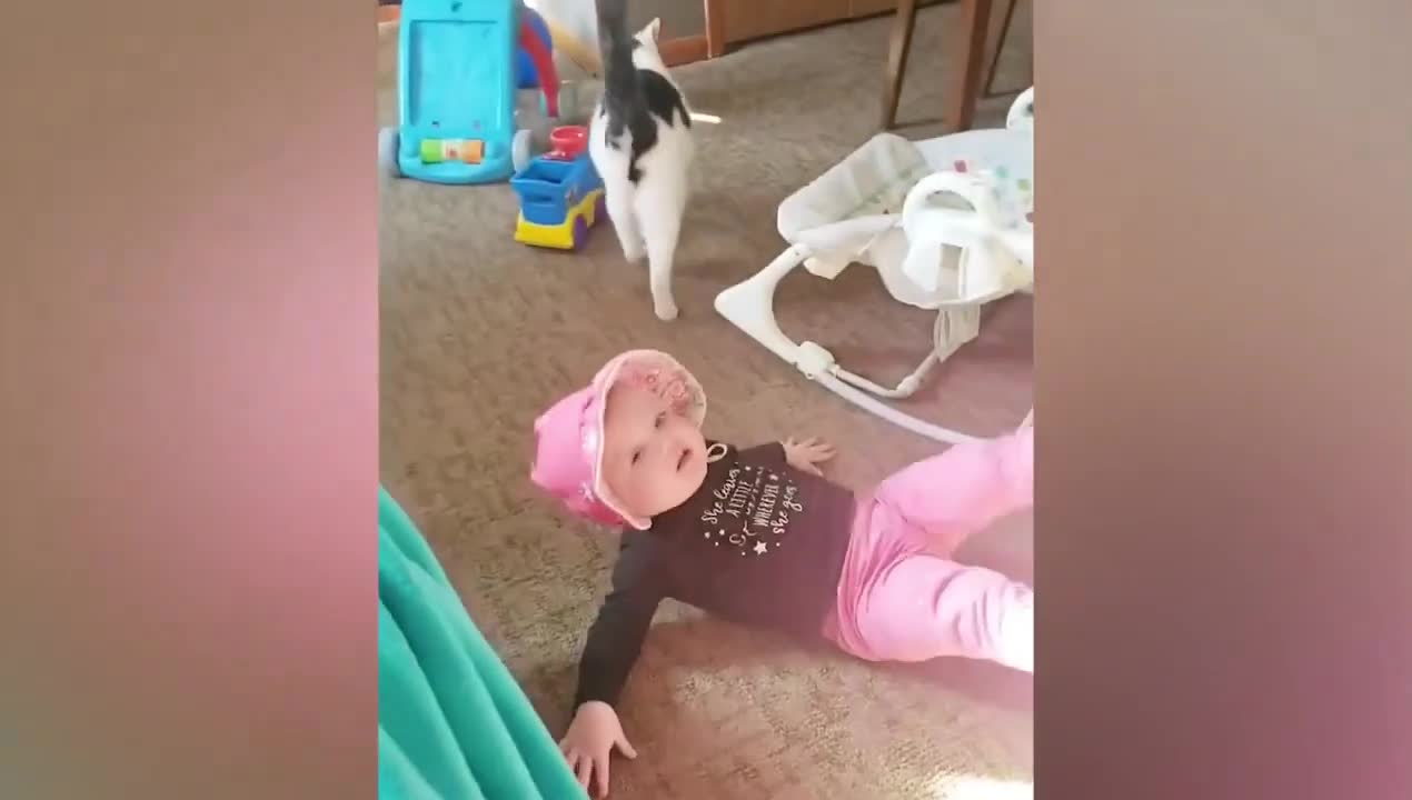 OMG! Best Funny Baby ever! with cat.....