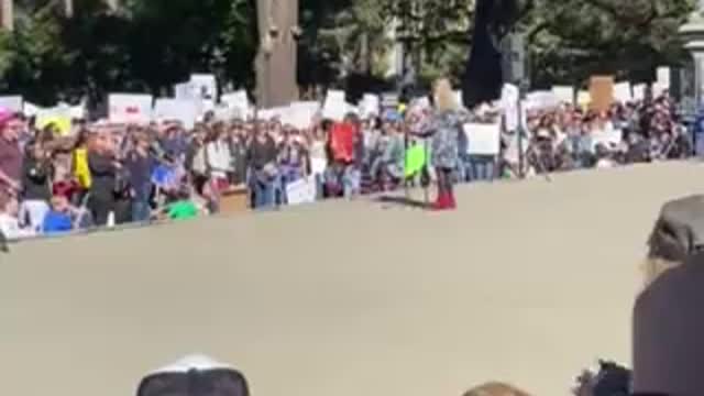 6th grader speaks at California school walk out (protesting vaccine mandates) Oct. 18, 2021
