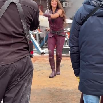 Jennifer Garner on set