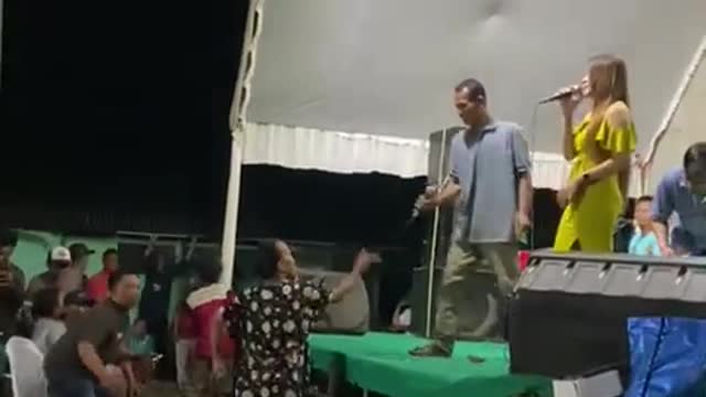 Wife forbids husband to sing on stage