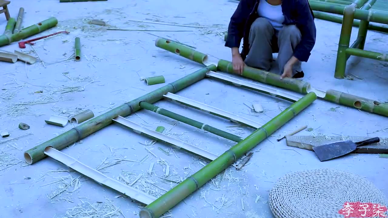 Bamboo making sofa