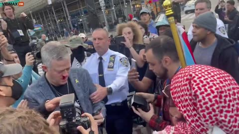 Man with Israeli flag attacked and bloodied by pro-Hamas mob NYC