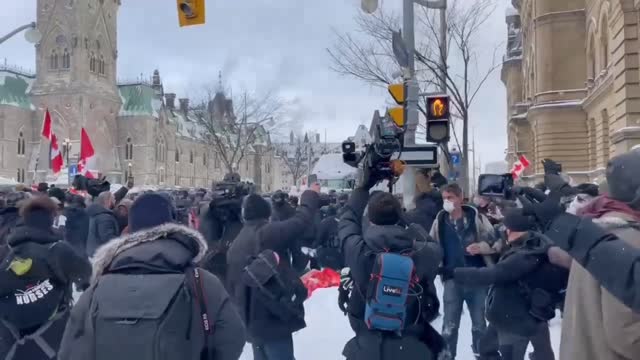 Weekend in Ottawa begins with tear gas, water canons & snipers