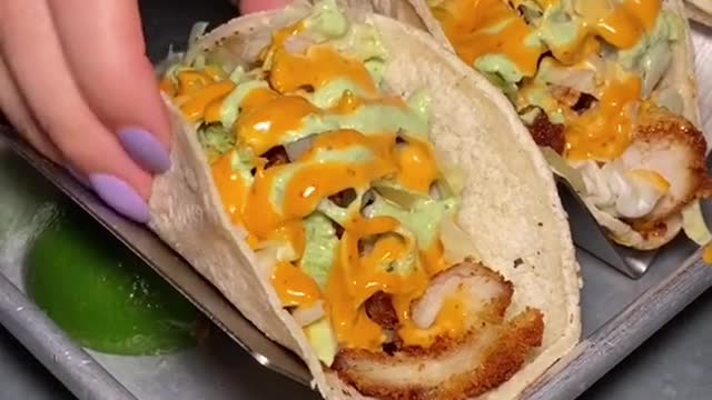 The POLLO ROBADO FRIED CHICKEN #TACOS @ Fresco’s Cantina in Queens #NYC!