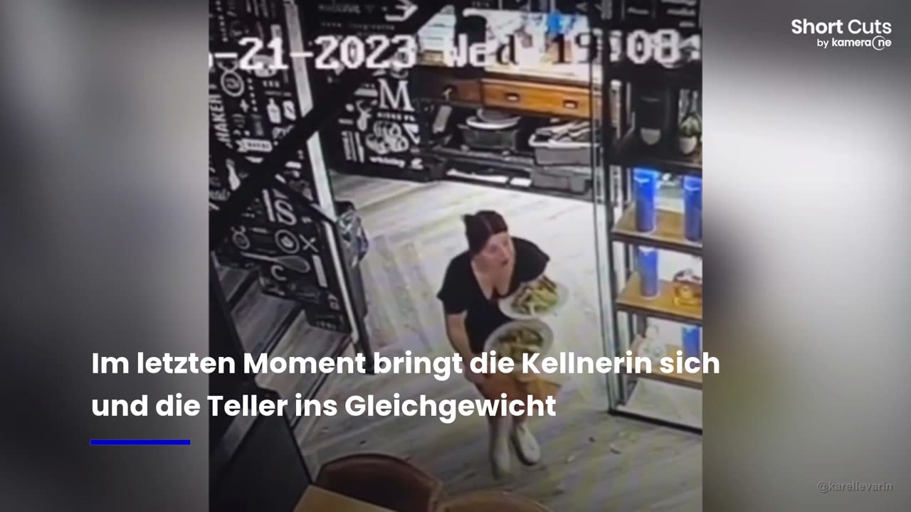 Kellnerin rutscht mit Tellern auf nassem Boden aus – doch die Frau ist auf Zack _ Watch