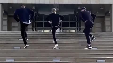 Shuffle dancers